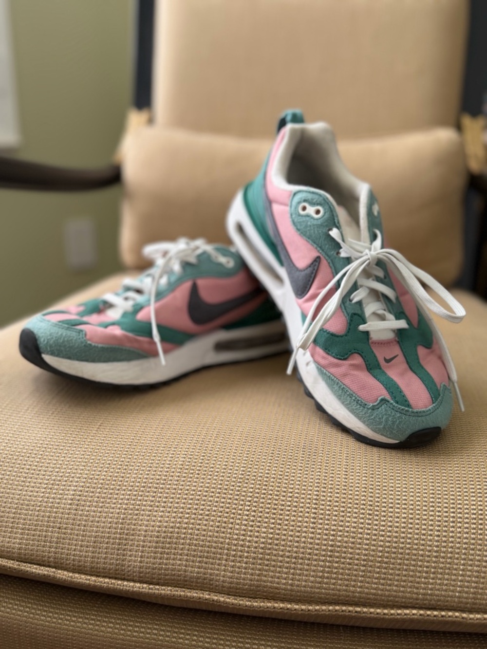 Nike Air Max Dawn  - US 8 - Picture 2 of 8